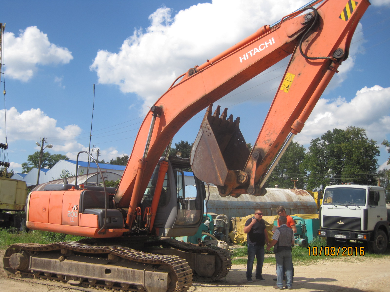 Гусеничный экскаватор HITACHI ZX 200 купить в компании Рабочие Машины