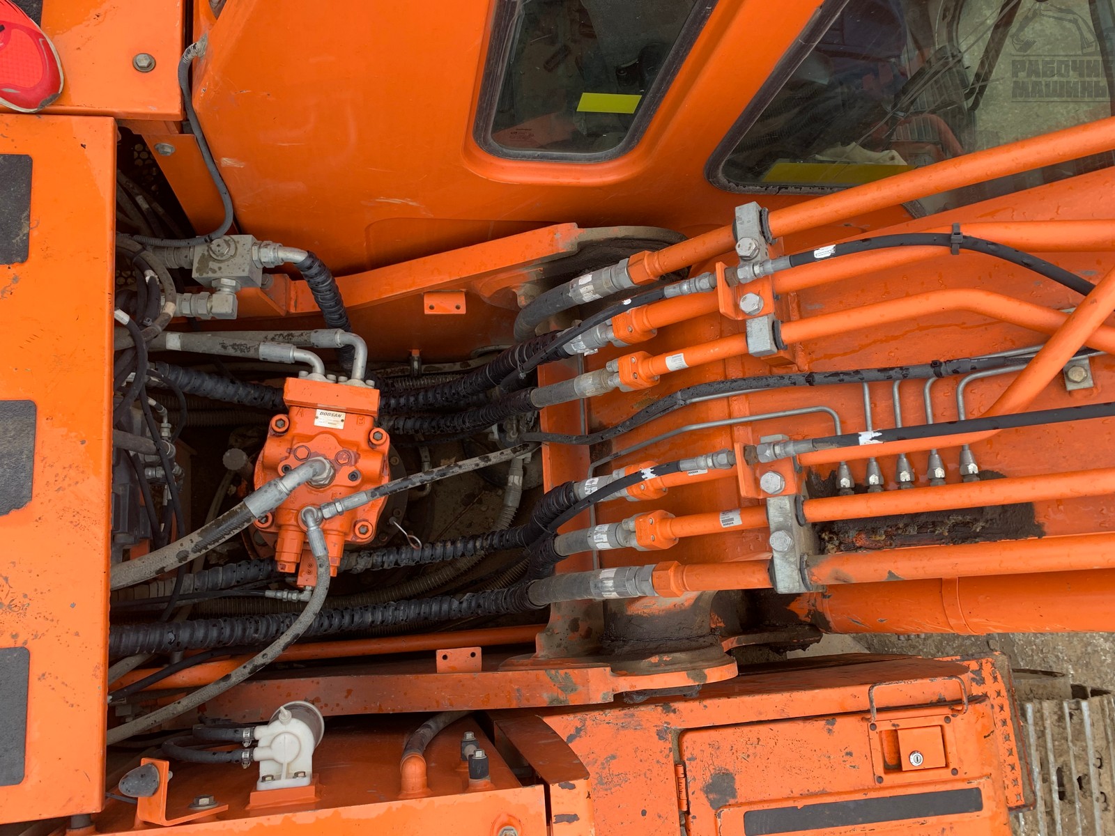 Гусеничный экскаватор DOOSAN 225NLC купить в компании Рабочие Машины