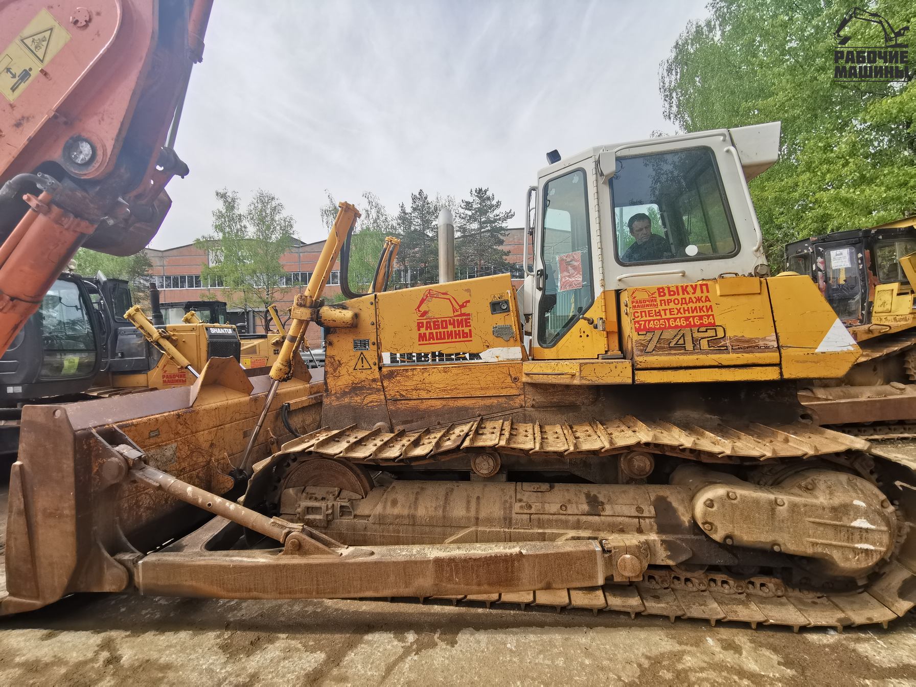 Бульдозер LIEBHERR PR742 купить в компании Рабочие Машины