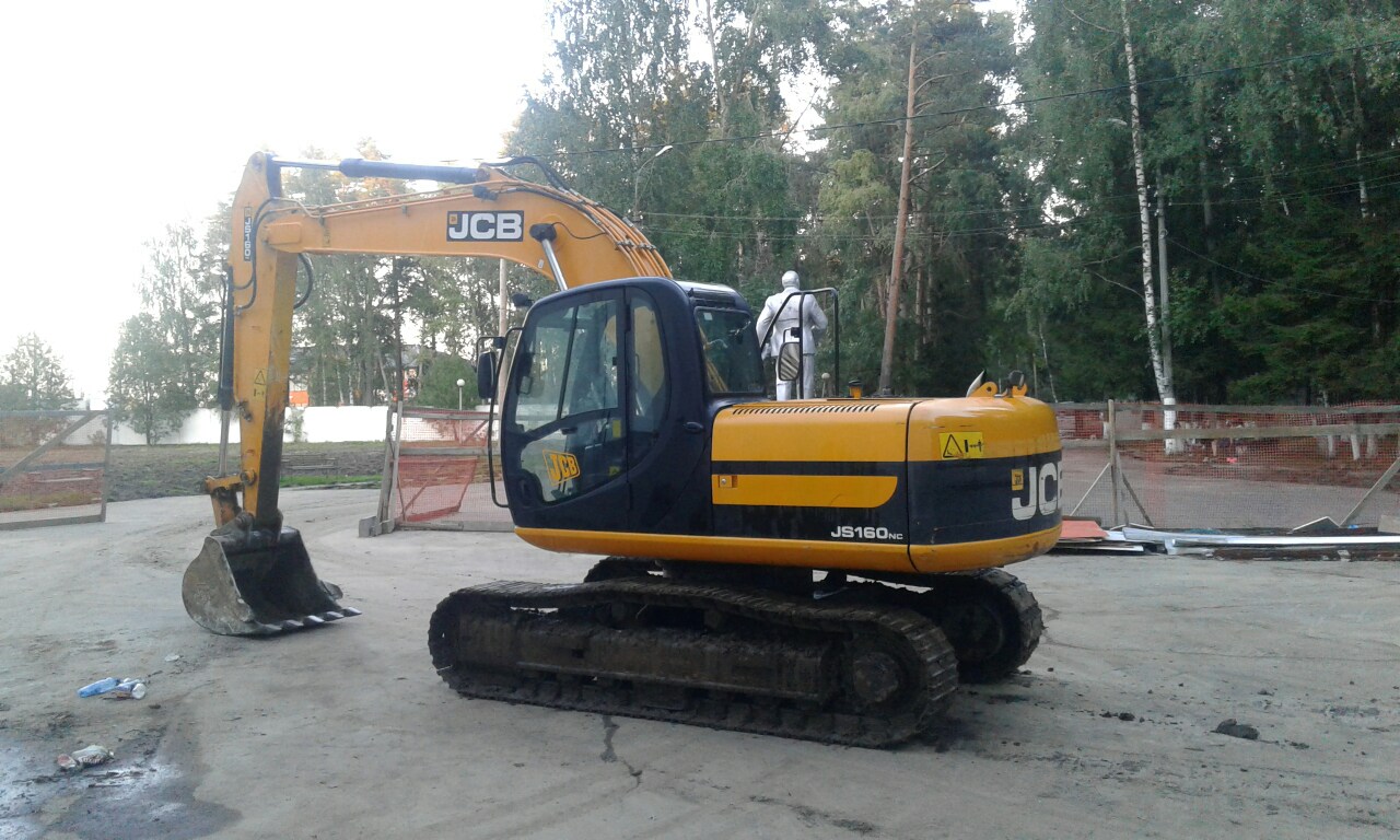 Гусеничный экскаватор JCB JS 160 купить в компании Рабочие Машины