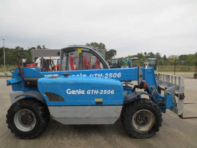 Телескопический погрузчик Terex 2506 купить в компании Рабочие Машины