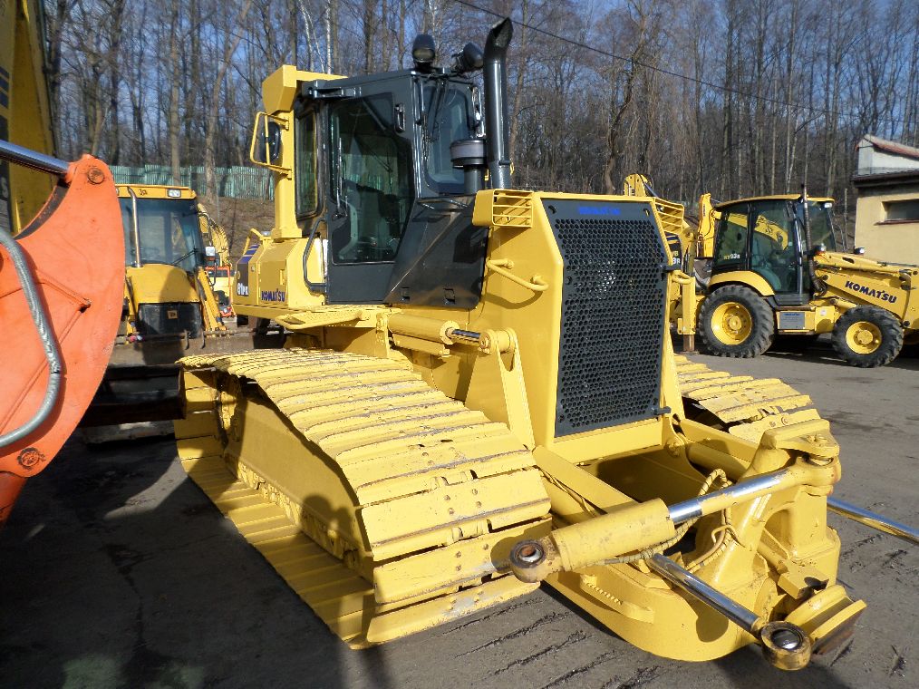 Бульдозер Komatsu D61PX-15ЕО купить в компании Рабочие Машины