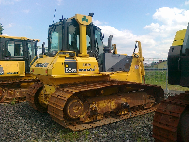 Бульдозер Komatsu D65PX-15EO купить в компании Рабочие Машины