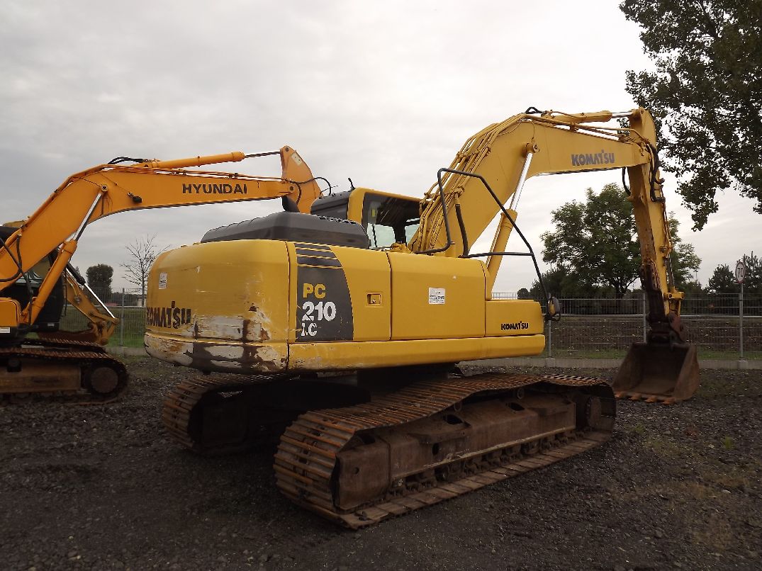 Гусеничный экскаватор Komatsu PC210LC-8 купить в компании Рабочие Машины