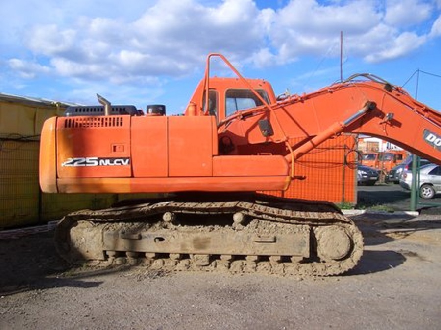 Гусеничный экскаватор DOOSAN / DAEWOO SOLAR 225NLCV купить в компании Рабочие Машины