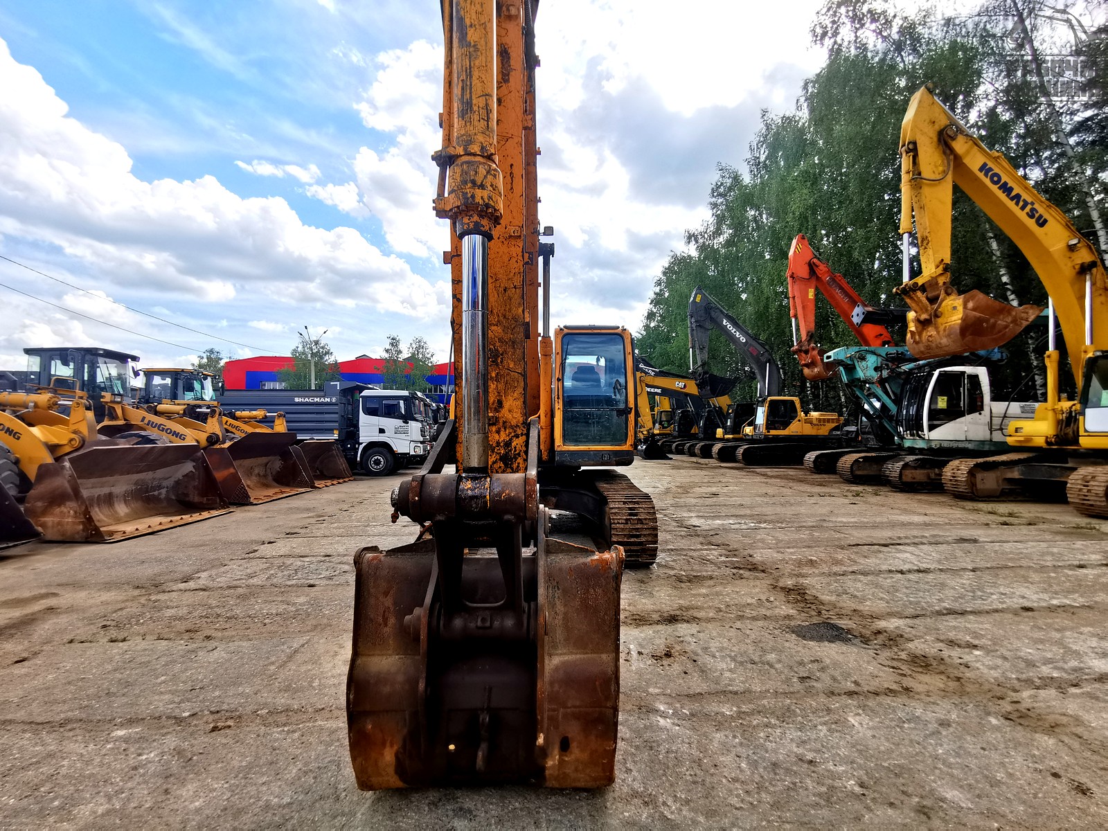 Гусеничный экскаватор HYUNDAI R210NLC-9 купить в компании Рабочие Машины