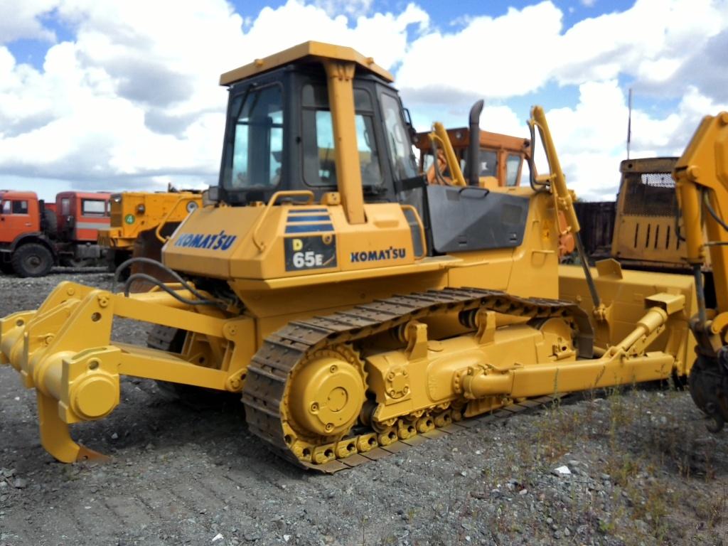 Бульдозер Komatsu D65E купить в компании Рабочие Машины