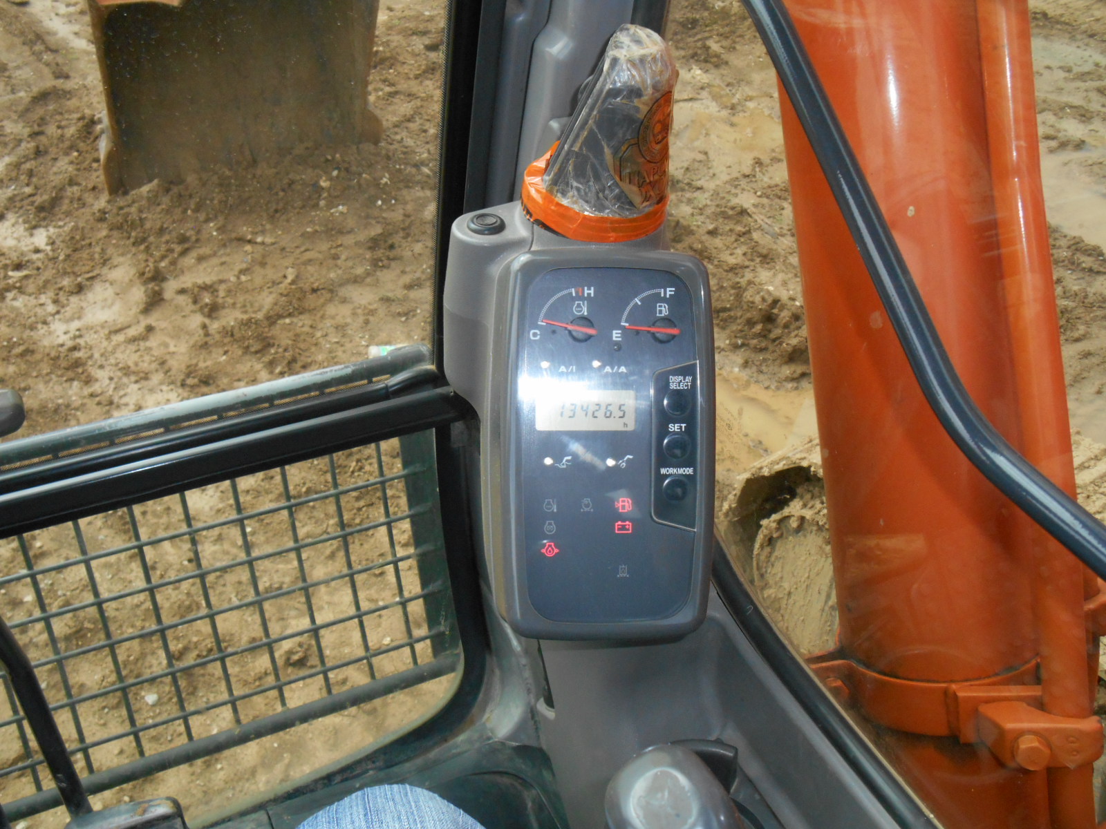 Гусеничный экскаваторт HITACHI ZAXIS 240H купить в компании Рабочие Машины