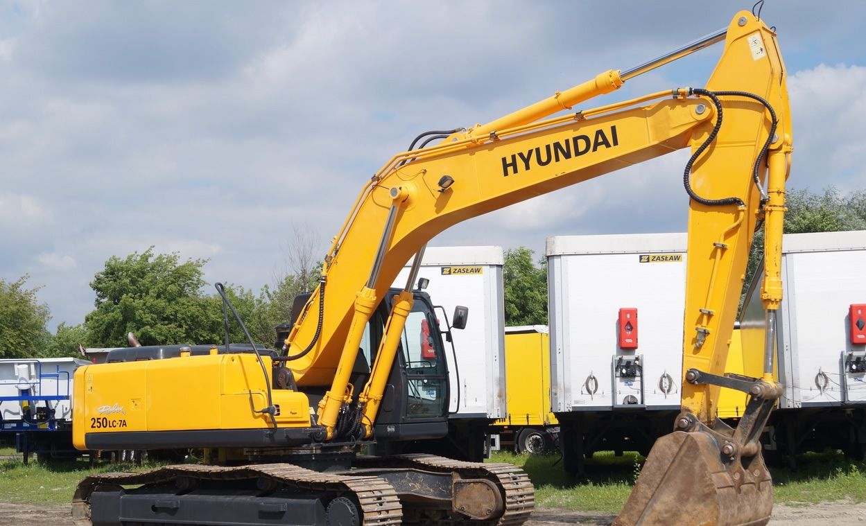 Гусеничный экскаватор HYUNDAI ROBEX 250NLC-7A купить в компании Рабочие Машины