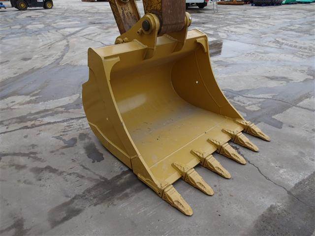 Гусеничный экскаватор CATERPILLAR 320D купить в компании Рабочие Машины