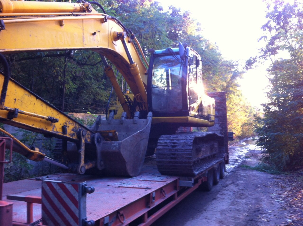 Гусеничный экскаватор JCB JS 200L купить в компании Рабочие Машины