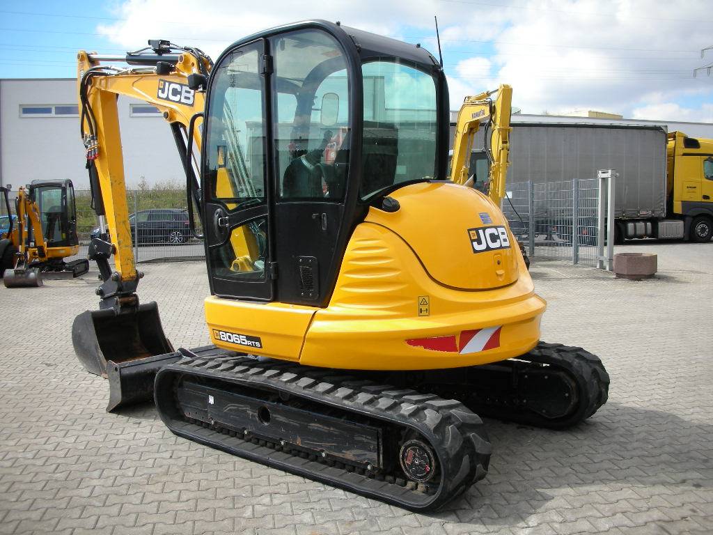 Мини-экскаватор JCB 8065 RTS купить в компании Рабочие Машины