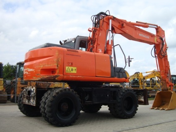 Колесный экскаватор Hitachi ZX160W купить в компании Рабочие Машины