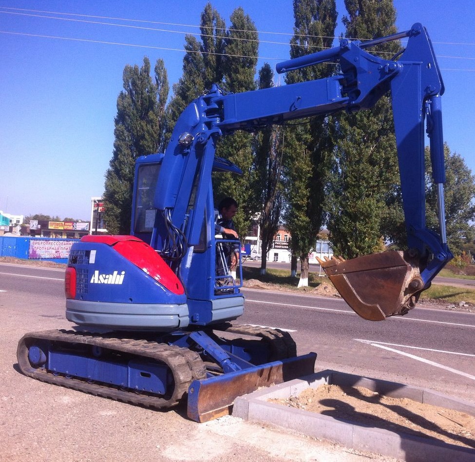 Мини - экскаватор гусеничныйKOMATSU PC50UU-2 купить в компании Рабочие Машины
