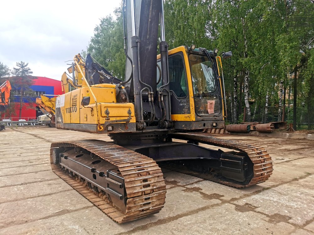 Гусеничный экскаватор Volvo EC290B купить в компании Рабочие Машины
