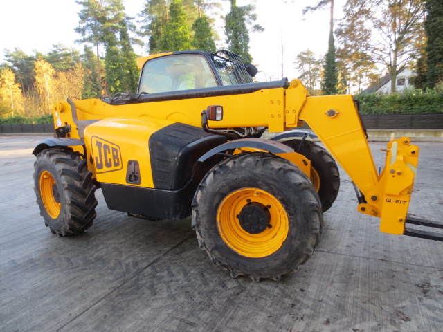 Телескопический погрузчик JCB 535-95 купить в компании Рабочие Машины