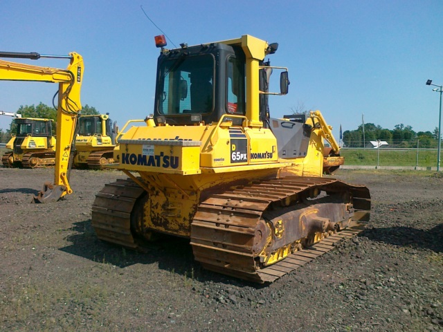 Бульдозер Komatsu D65PX-15EO купить в компании Рабочие Машины