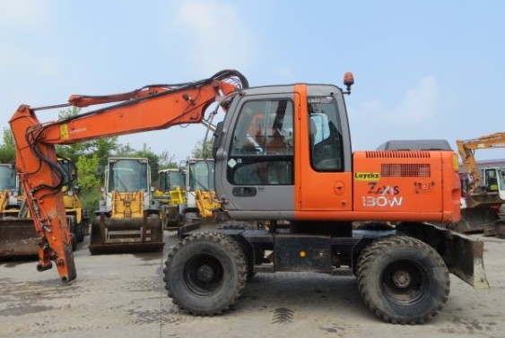 Колесный экскаватор Hitachi ZX130W купить в компании Рабочие Машины