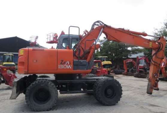 Колесный экскаватор Hitachi ZX130W купить в компании Рабочие Машины