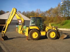 Экскаватор-погрузчик Komatsu WB93S-5 купить в компании Рабочие Машины