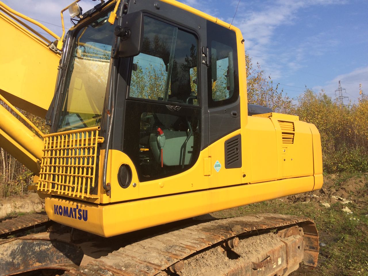 Гусеничный экскаватор KOMATSU PC220 купить в компании Рабочие Машины