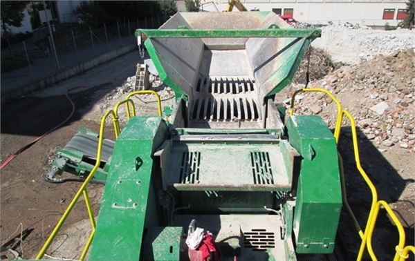 Щековая дробилка McCloskey J40 купить в компании Рабочие Машины