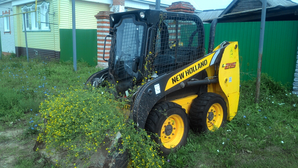 Мини - погрузчик фронтальный NEW HOLLAND L215 купить в компании Рабочие Машины
