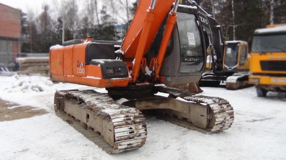 Гусеничный экскаватор HITACHI ZAXIS 200, 2005 купить в компании Рабочие Машины
