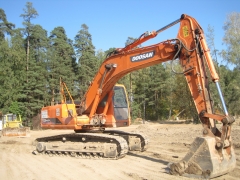 Экскаватор гусеничный Doosan S225NLC-V купить в компании Рабочие Машины