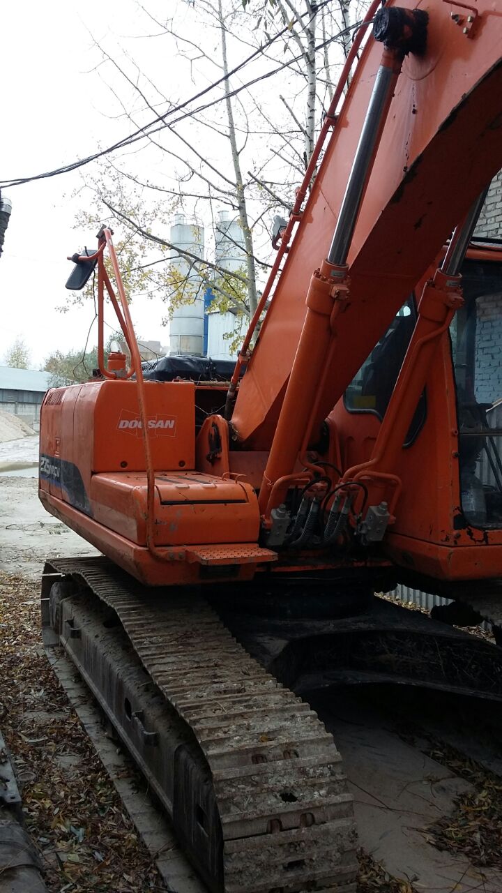 Гусеничный экскаватор DOOSAN / DAEWOO SOLAR 225NLCV купить в компании Рабочие Машины