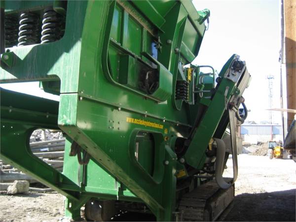 Щековая дробилка McCloskey J44 купить в компании Рабочие Машины