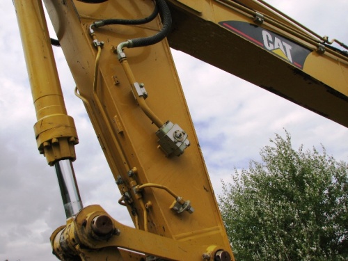 Экскаватор гусеничный Caterpillar 319C купить в компании Рабочие Машины