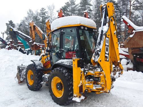 РАВНОКОЛЕСНЫЙ ЭКСКАВАТОР-ПОГРУЗЧИК JCB 4CX купить в компании Рабочие Машины
