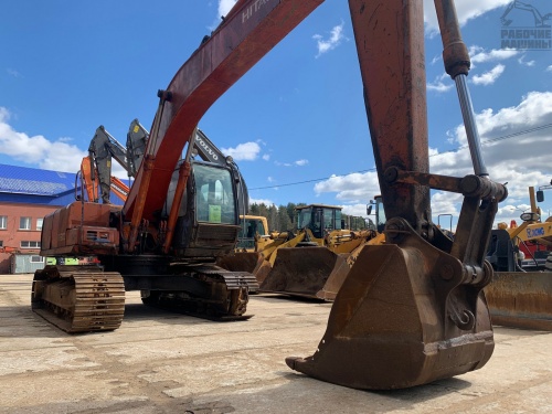Гусеничный экскаватор Hitachi EX200 купить в компании Рабочие Машины