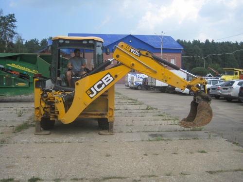 Экскаватор-погрузчик JCB 4CX купить в компании Рабочие Машины