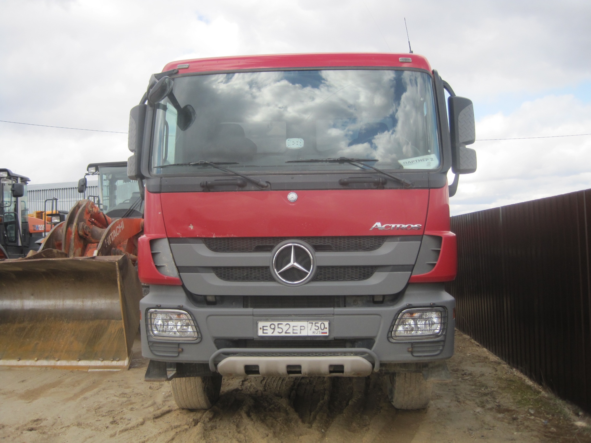 СамосвалMERCEDES-benz Actros 4141 K 2013 г/в купить в компании Рабочие Машины