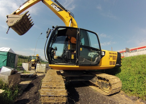 Гусеничный экскаватор JCB JS 220S купить в компании Рабочие Машины
