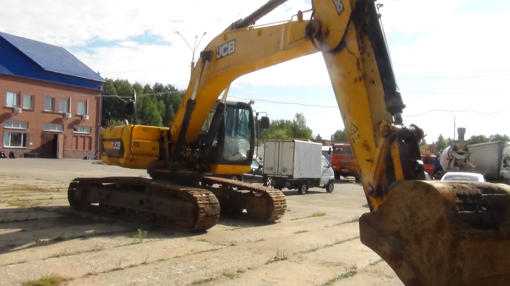 Гусеничный экскаватор JCB JS290LC купить в компании Рабочие Машины