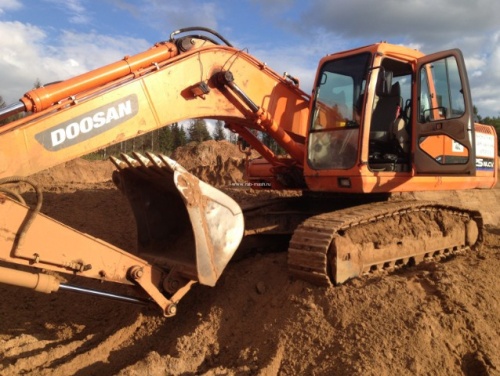 Купить б/у гусеничный экскаватор Doosan 225NLC