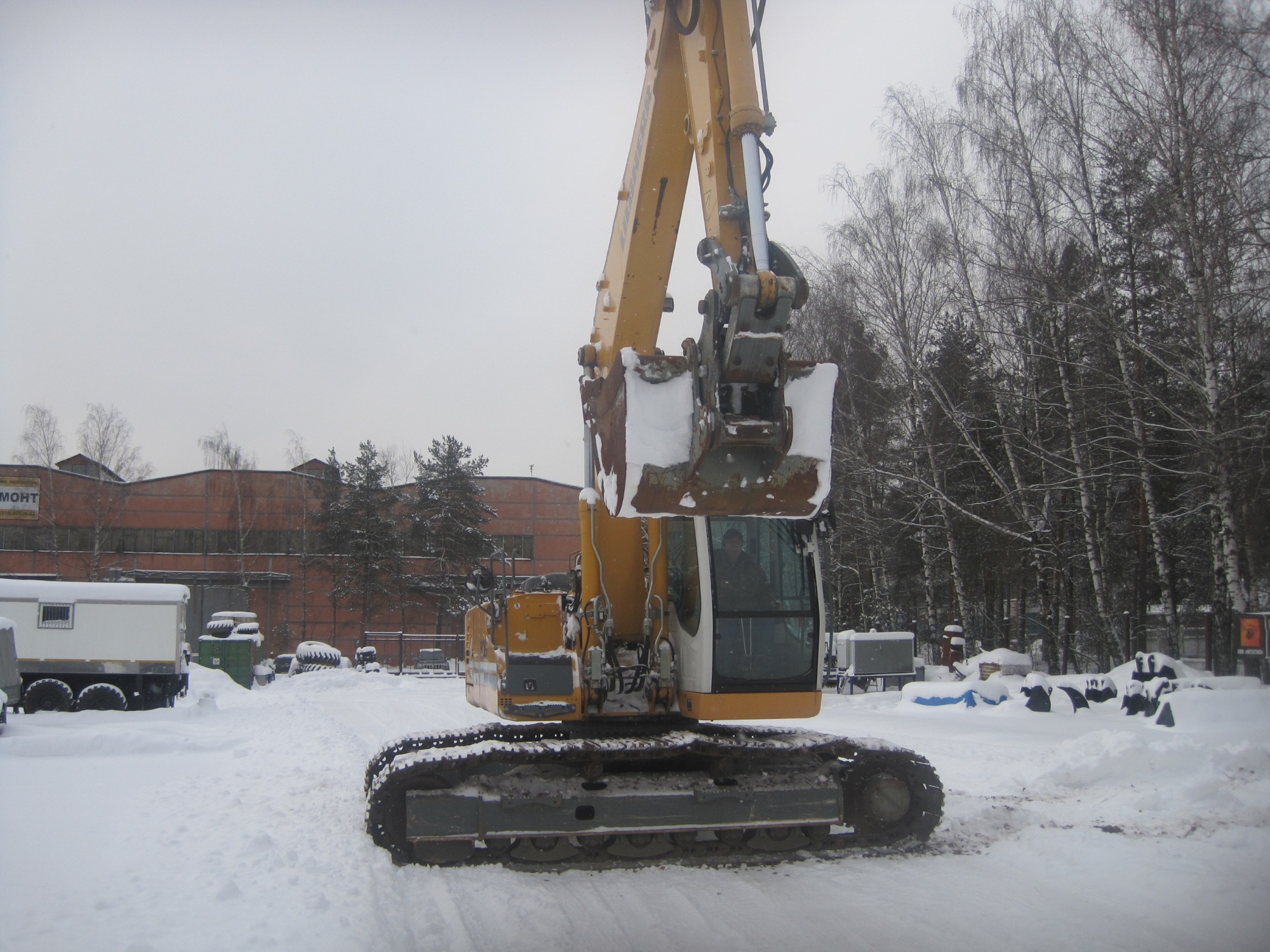 Экскаватор гусеничный Liebherr 906 купить в компании Рабочие Машины