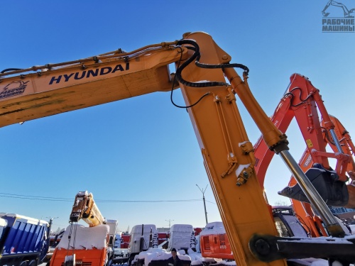 Гусеничный экскаватор Hyundai R 330 купить в компании Рабочие Машины