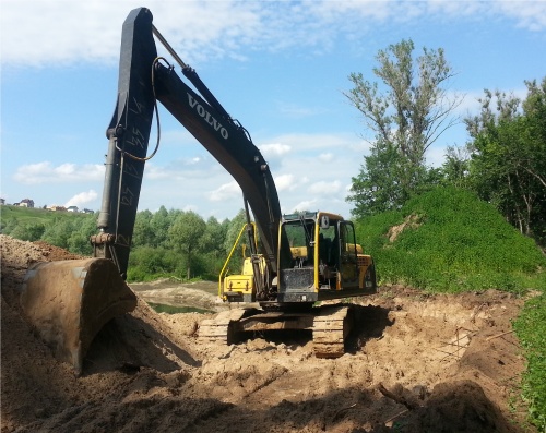 Гусеничный экскаватор VOLVO EC210B купить в компании Рабочие Машины