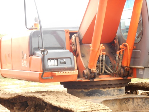 Гусеничный экскаваторт HITACHI ZAXIS 240H купить в компании Рабочие Машины