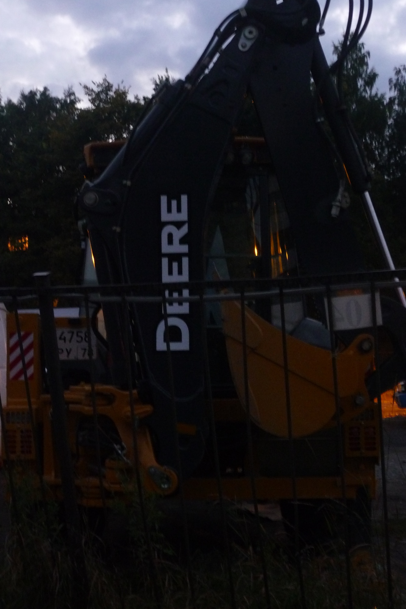 экскаватор-погрузчик JOHN DEERE 325k купить в компании Рабочие Машины