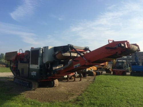 Щековая дробилка Sandvik QJ241 купить в компании Рабочие Машины