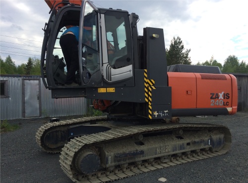 Перегружатель HITACHI ZX240LC купить в компании Рабочие Машины