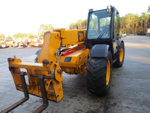 Телескопический погрузчик JCB 528S купить в компании Рабочие Машины