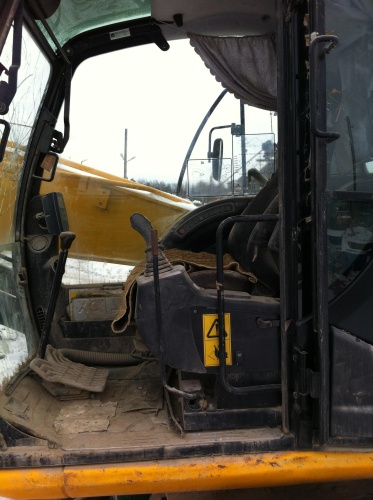 Гусеничный экскаватор JCB JS 260 купить в компании Рабочие Машины