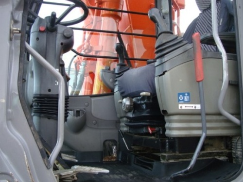 Колесный экскаватор Hitachi ZX160W купить в компании Рабочие Машины