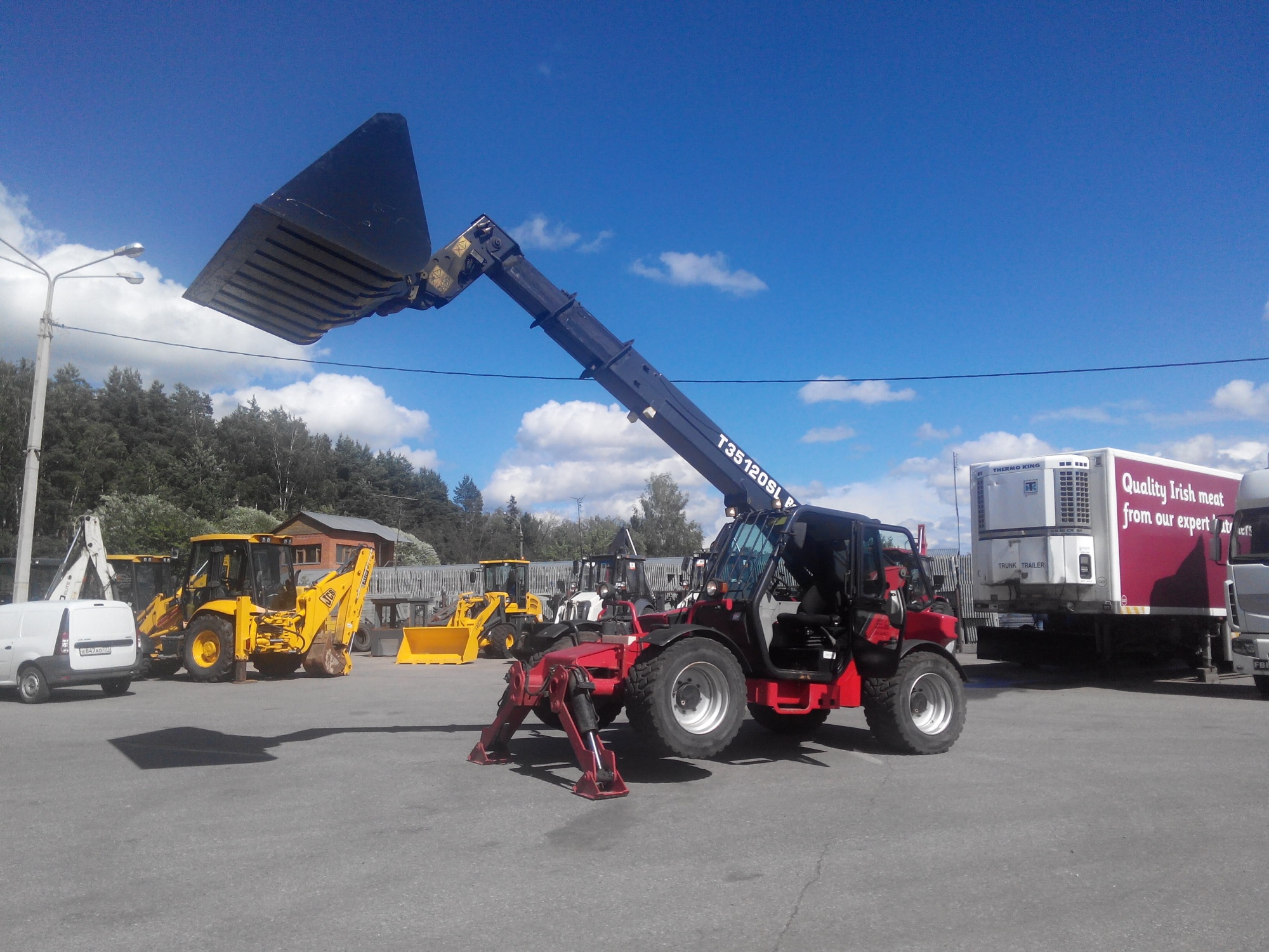 Телескопический погрузчик Bobcat T35120SL купить в компании Рабочие Машины